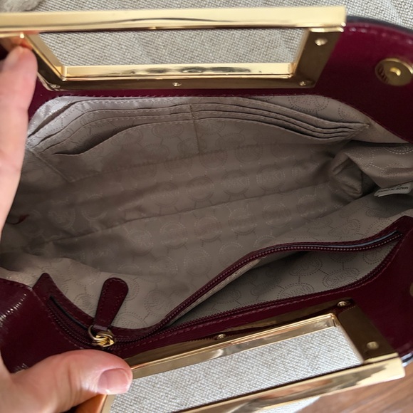 NWOT Micheal Kors Berkley large clutch in patent leather. NWOT - Picture 3 of 12